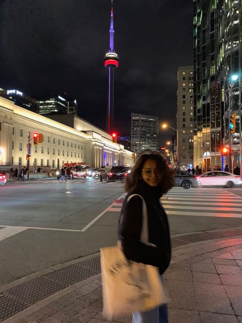 Toronto Ig Pics, Toronto Canada Outfit Fall, Canada Pictures Instagram, Cn Tower Photo Ideas, Toronto Photo Ideas, Toronto Picture Ideas, Toronto Instagram Pictures, Cn Tower Aesthetic, Toronto Canada Aesthetic