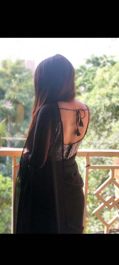 Saree Back Side Pose, Black Backless Blouse, Black Saree Girls Dp, Black Saree Poses, Saree Aesthetic Photoshoot, Black Saree Aesthetic, Backless Kurti, Temple Photoshoot, Farewell Ideas