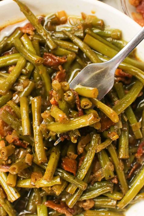 Smothered Green Beans Southern Green Bean Recipes, Easy Green Bean Recipes, Beans And Bacon, Green Bean Seeds, Smothered Green Beans, Crockpot Green Beans, Southern Green Beans, Slow Cooker Green Beans, Beans With Bacon