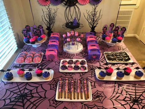 Vampirina Birthday Party Decoration, Vampirina Birthday Cake, Monster High Birthday Party Decorations, Vampirina Birthday Party Ideas, Vampirina Birthday Party, Descendants Party Ideas Birthdays, Vampirina Party, Vampirina Birthday, Monster High Birthday Party