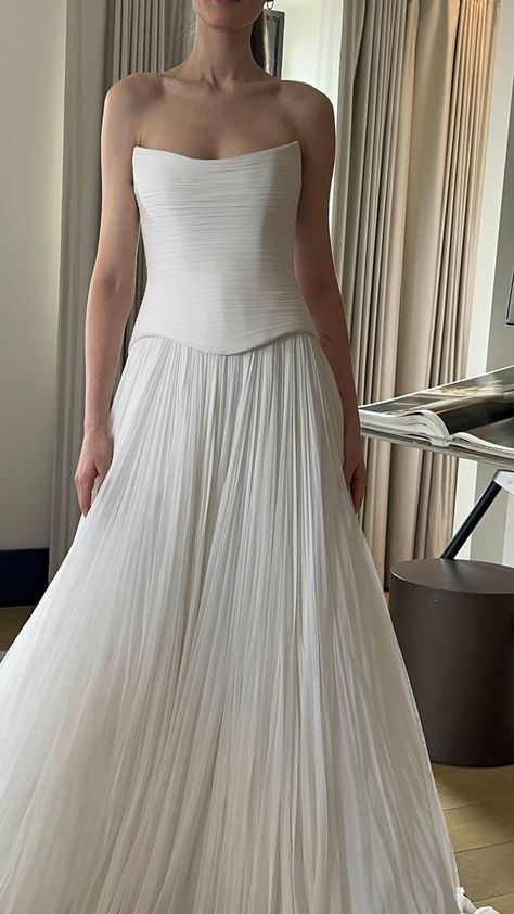 Strapless wedding gown with tulle skirt and basque waist (Designer: Dana Harel) Wedding Dress Basque Waist, Dana Harel Bridal, Basque Waist Wedding Dress, Dana Harel, Waist Wedding Dress, Strapless Wedding Dresses, Strapless Wedding Gown, Basque Waist, Casablanca Bridal