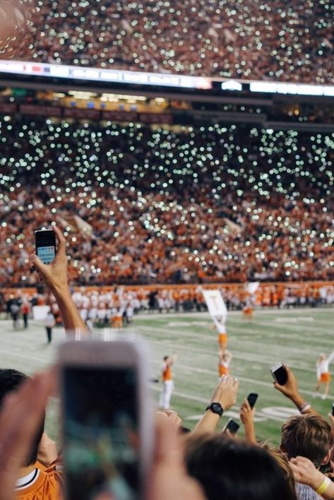 College Football Aesthetic, College Party Aesthetic, Football Lights, Football Aesthetic, Soccer Photography, Fall Football, College Aesthetic, Fun Fall Activities, Sports Aesthetic