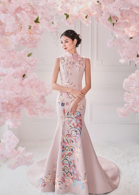 Pink Cheongsam Dress, Cherry Blossom Gown, Tinghun Gown, Sangjit Photoshoot, Sangjit Dress Modern, Pink Chinese Dress, Sangjit Dress, Cheongsam Gown, Modern Chinese Wedding Dress