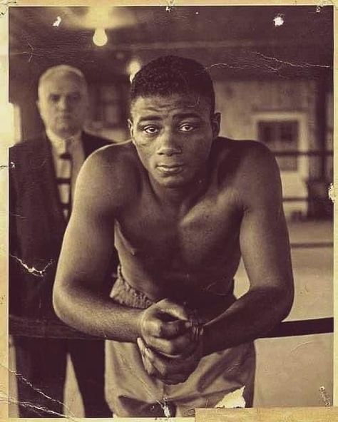 Floyd Patterson, Boxing Legends, Famous Athletes, Nba Funny, Boxing Posters, Boxing History, Boxing Champions, Sport Icon, Sports Hero