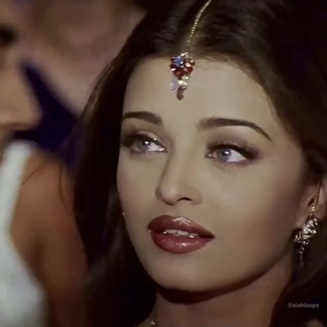 Dil Ka Rishta, Aishwarya Rai Makeup, ऐश्वर्या राय, Bollywood Makeup, Sherilyn Fenn, 90s Bollywood Aesthetic, Mangalore, Vintage Bollywood, Indian Aesthetic