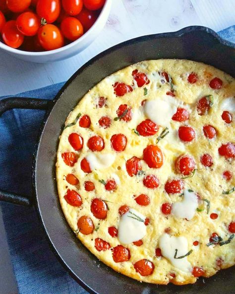 Cherry Tomato Frittata Tomato Frittata, Delicious Healthy Breakfast, Greek Breakfast, Tomato Breakfast, Zucchini Cheese, Lenten Recipes, Breakfast Bread Recipes, Gluten Free Recipes For Breakfast, Dinner Appetizers