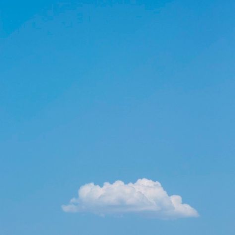 #Regram via @www.instagram.com/p/BXF-y3YBJzd/?saved-by=reuben___james Geometry In Nature, Bright Blue Sky, Big Wall Art, Clouds Photography, Green Sky, Gallery Walls, Minimalist Photography, 3d Modelling, Sky And Clouds