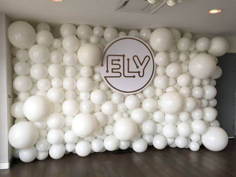 Baloon Wall, Balloon Wall Decorations, Balloon Walls, Rainbow Themed Birthday Party, Birthday Party Decorations For Adults, Black And White Wedding Theme, White Wedding Theme, Prom Decor, Photos Booth