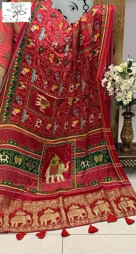 Gaji Silk Saree, Patan Patola Saree, Rajasthani Bride, Ganesh Ji Images, Patola Sarees, Patola Saree, Womens Trendy Dresses, Hand Work Blouse, Saree Designs Party Wear