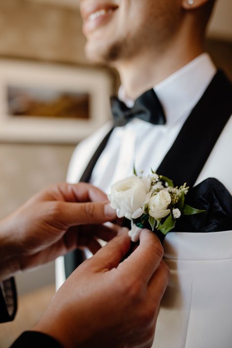 Groom Getting Ready Photos, Wedding Preparation Photos, Wedding Photography Shot List, Wedding Photography Detail Shots, Groomsmen Wedding Photos, Groomsmen Photography, Groomsmen Getting Ready, Groom Photoshoot, Wedding Portrait Poses