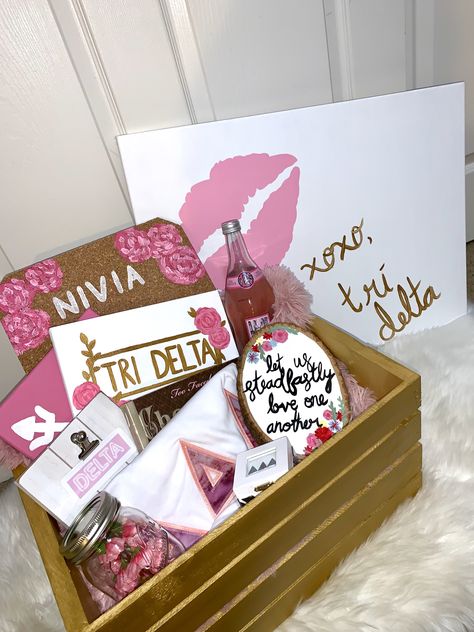 Sorority Initiation Basket, Big And Little Baskets Ideas, Initiation Basket Sorority, Sorority Little Baskets, Big Little Baskets Ideas, Initiation Basket, Pi Beta Phi Crafts, Sorority Baskets, Big Little Paddles