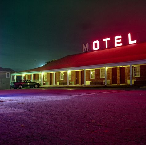 Is this Beltway Motel!? ahah SO SKETCH, but a gorgeous shot! Cheap Motel, Motel Aesthetic, Yashica Mat 124g, Inner Sanctum, Neon Noir, William Eggleston, Neon Nights, Small Hotel, Neo Noir