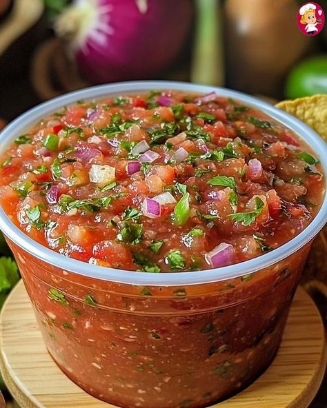 Best Homemade Salsa, Salsa Homemade, Quick Soup Recipes, Quick Soup, Homemade Salsa Recipe, Mild Salsa, Valerie Bertinelli, Spicy Salsa, Homemade Salsa