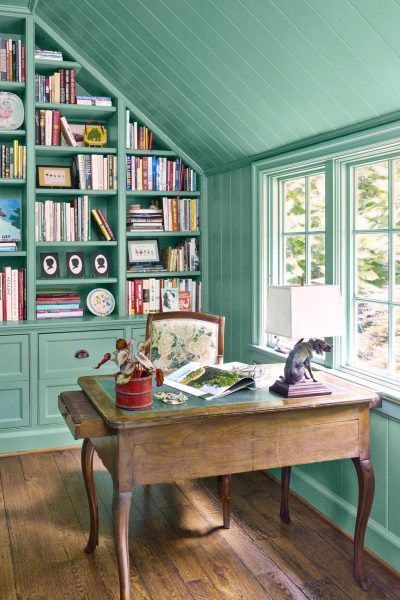 Green built-in bookcases via Country Living Do you have a home office? I feel like we all probably need some space to work at home, even if it’s just enough room to efficiently manage our home or even to organize our hobbies. I’ve had organization on the mind this month because I’m going to be [...] Storage Unit House, Mint Green Paints, Organize Office Space, Multifunctional Room, Mint Walls, Ikea Decor, Storage House, Green Paint Colors, Green Home Decor