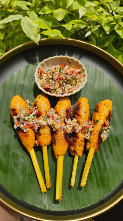 SATE LILIT AYAM/CHICKEN Sate Lilit, Fusion Recipes, Kaffir Lime Leaves, Kaffir Lime, Fusion Food, Food Stall, Grated Coconut, Cashew Nut, Chicken Wraps