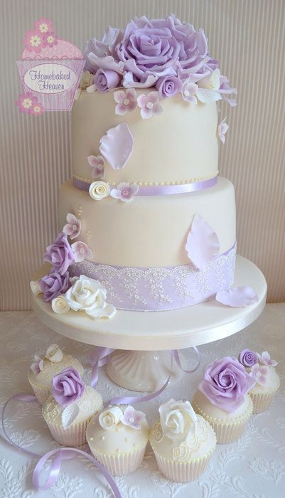 Lilac Wedding Cake, Quinceañera Cakes, Lilac Cake, Wedding Cakes Lilac, Cake Styles, Spring Wedding Outfit, Chandelier Cake, Novelty Cake, Cake Cafe