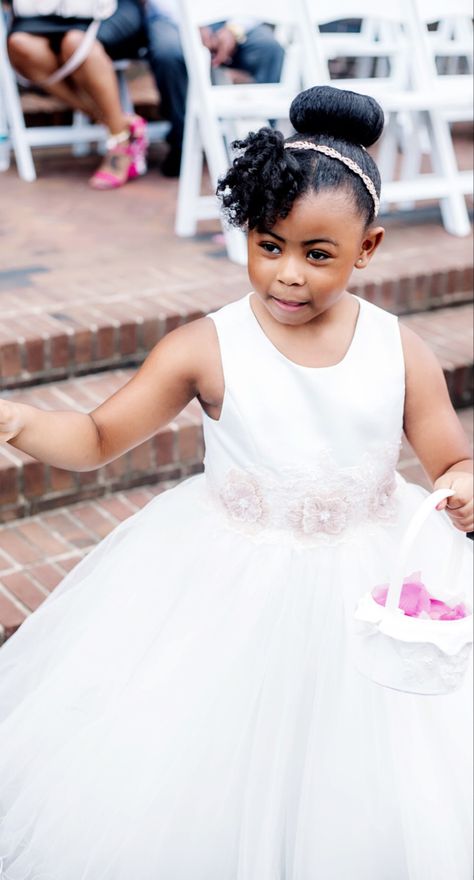 Black Flower Girl Hairstyles, Flower Girl Hairstyles Black Kids, Flower Girl Hairstyle, Black Toddler Hairstyles, Wedding Hairstyles For Girls, Communion Hair, First Communion Hairstyles, Kids Hairstyles For Wedding, Fav Hairstyles