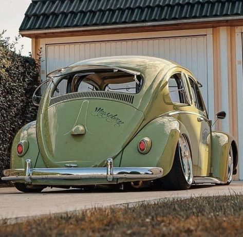 Vw Bug Slammed, Classic Volkswagen Beetle, Volkswagen Beetle Vintage, Classic Road Bike, Vw Sedan, Vw Engine, Vw Classic, Vintage Vw Bus, Classic Volkswagen