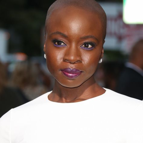 Danai Gurira Wore The Coolest Liner Look to 'All Eyez On Me' World Premiere | The actress and playwright turned heads in her signature shaved head and a bold purple makeup look. Wings Folded, Tattoos Funny, Fox Tattoos, The Big Chop, Purple Makeup Looks, Danai Gurira, Homemade Shampoo, Teal Hair, Mexican Humor