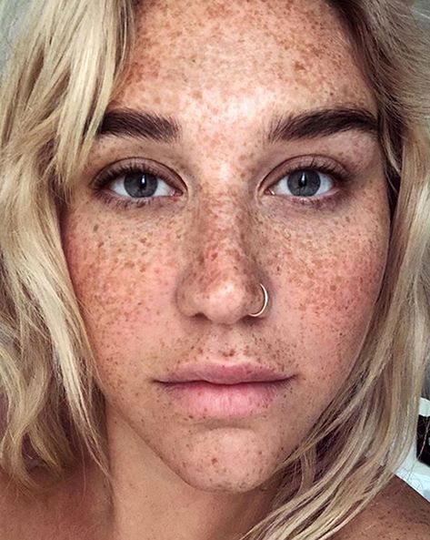 Kesha Shows Off Her Freckles in Fresh-Faced Selfie: I Will 'Love Myself' | PEOPLE.com Kylie Jenner Fotos, No Make Up Make Up Look, Women With Freckles, Freckles Makeup, Beautiful Freckles, Freckles Girl, Freckle Face, Kesha, Jessica Biel