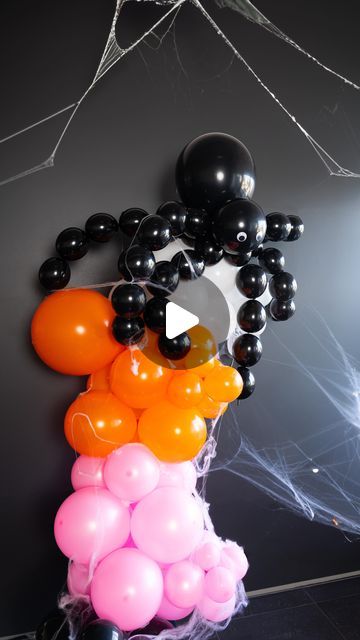 House of Party on Instagram: "Balloon Spider Decoration! 🕷️🎈 
All you need are black linking balloons (5 inches) and two regular balloons (18 and 12 inches) to make your Halloween party one-of-a-kind.

#balloontutorial #houseofpartyco #balloontips #balloontipsandtricks #balloons #quicktutorial #balloonhacks #ballooneducation #halloweenballoons #halloween" Linking Balloons, Balloon Spider, Spider Balloon, Balloon Hacks, Balloon Tower, Spider Decorations, Creepy Spider, Halloween Balloons, Black Balloons