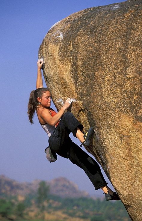 Bouldering Photography, Lighting And Shadow, Rock Climbing Aesthetic, Climbing Aesthetic, Rock Climbing Photography, Woman Climbing, Women Climbing, Climbing Photography, Rock Climbing Women