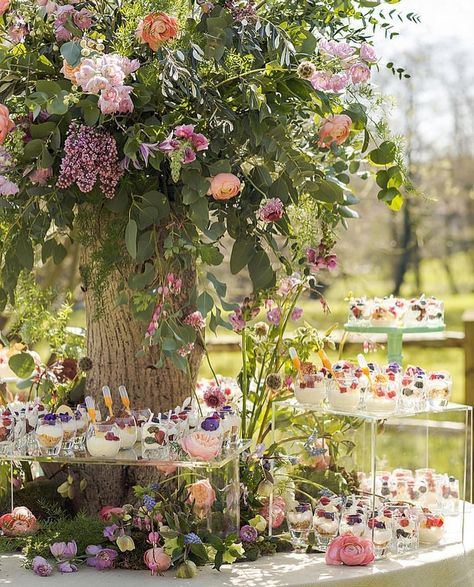 Berry Flowers, Spring Time Desserts, Flower Desserts, Flower Cafe, Cornwall Wedding, Reportage Photography, Butterfly Birthday, Floral Photography, Whimsical Garden