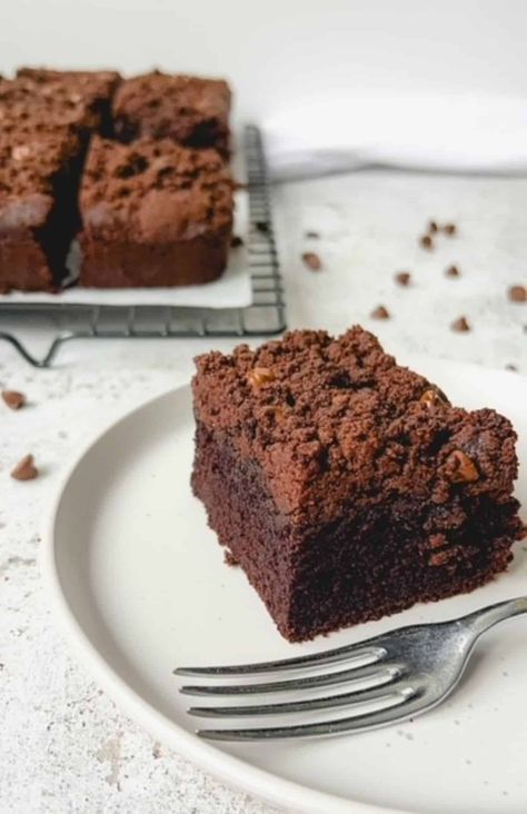 Chocolate Crumb Cake Recipe, Birthday Cake Sheet, Best Gluten Free Cake, Chocolate Crumb Cake, Best Gluten Free Cake Recipe, Gluten Free Cake Recipes, Chocolate Traybake, Chocolate Crumble, Gluten Free Chocolate Recipes