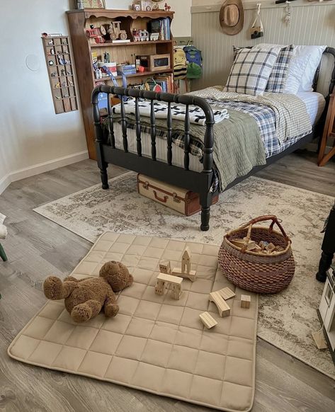 Boys Cottage Bedroom, Cottagecore Boys Room, Old Money Kids Room, Earthy Kids Room, Cottagecore Playroom, Montessori Bedroom Toddler, Boys Bedroom Toddler, Vintage Little Boys Room, Vintage Kids Bedroom