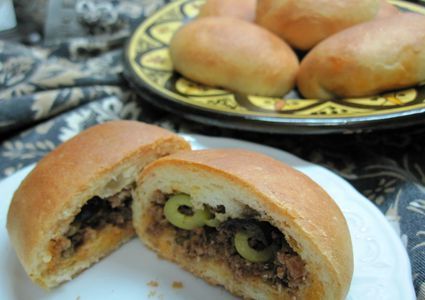 Polish Cheese Sweet Rolls Recipe - Drozdzowki z Serem Moroccan Appetizers, Kefta Recipe, Moroccan Kefta, Stuffed Rolls, Sandwich Rolls, Moroccan Dishes, Baked Rolls, Kebab Recipes, Moroccan Food