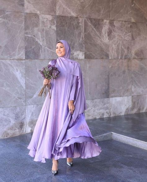 Abaya Poses, Purple Abaya, Dress With Jacket, Muslim Outfits Casual, Muslimah Dress, Head Scarf Styles, Muslim Women Fashion, Mode Abaya, Muslim Fashion Hijab