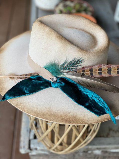 Womens Western Hats, Turquoise Cowgirl, Sombrero Cowboy, Charlie 1 Horse Hat, Cowboy Hat Design, Custom Cowboy Hats, Cowboy Hat Bands, Hat Outfits, Custom Made Hats