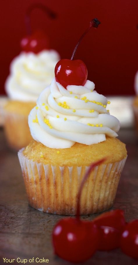 Pineapple Cream Cupcakes Cake Mix And Pudding, Bourbon Buttercream, Fruity Cupcakes, Almond Cupcakes, Chocolate Chip Cupcakes, Cream Cupcakes, Orange Chocolate, Pumpkin Cupcakes, Yellow Cake