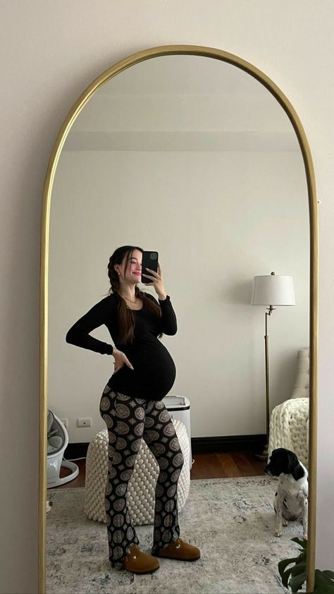 Aesthetic Pregnancy Outfit, Aesthetic Maternity Outfits, Aesthetic Pregnant Outfits, Pregnant Woman Aesthetic, Hot Pregnancy Outfits, Pregnancy Belly Photos, Cute Maternity Dresses, Cute Pregnancy Pictures, Belly Photos