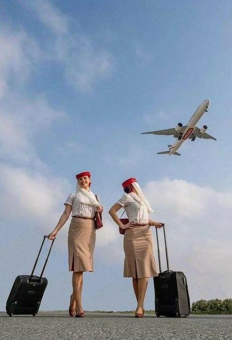 Flight Attendant Life Pictures, Emirates Airline Cabin Crew, Plane Hacks, Vintage Airline Ads, Travel Advertising Design, Cabin Crew Jobs, Emirates Flights, Emirates Cabin Crew, Creative Snaps For Snapchat