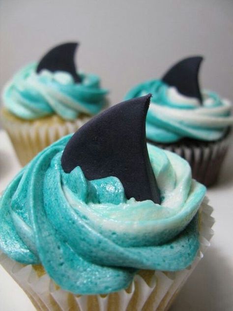 Cupcakes Bonitos, Vanilla And Chocolate Cupcakes, Shark Cupcakes, Cupcakes Design, Cookies Cupcake, Cupcake Wars, Cupcakes Decorados, Creative Cupcakes, Cupcake Designs