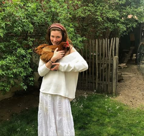 Farm Clothes, A Chicken, Farm Girl, 인물 사진, Slow Living, Future Life, Simple Life, Country Life, Farm Life