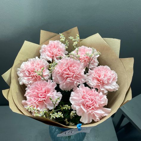 Flowey The Flower, Carnation Bouquet, Flora Design, Boquette Flowers, Flower Business, Flower Gift Ideas, Pink Carnations, Nothing But Flowers, Flower Therapy