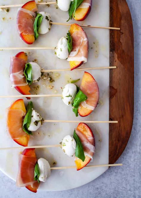 Peach Appetizer, Cold Party Appetizers, Prosciutto Appetizer, Appetizer Skewers, Mozzarella Prosciutto, Pickled Peaches, Tasty Peach, Feasting Table, Skewer Appetizers