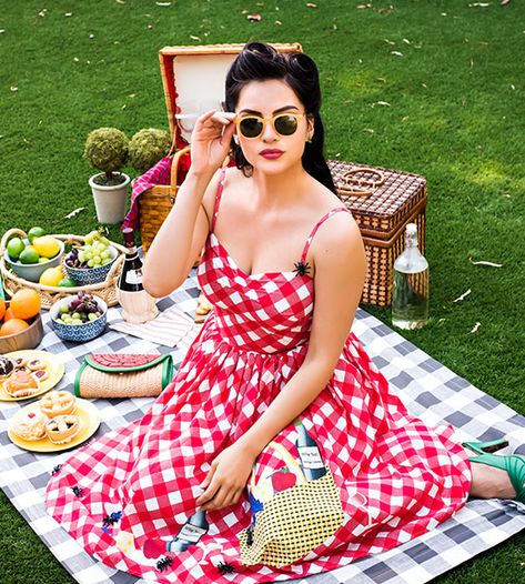 50s Picnic, 1950s Photoshoot, 50s Photoshoot, 50s Vogue, New Look Ideas, Picnic Photo Shoot, Picnic Photography, Retro Photoshoot, Pinup Photoshoot