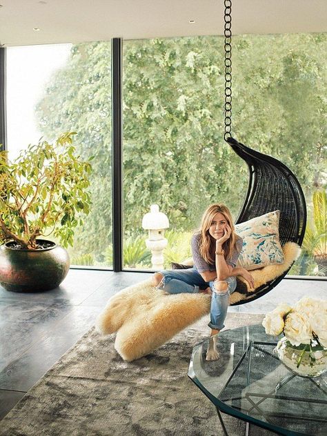 'There's nowhere else I want to be': Jennifer Aniston has opened the doors to the stunning... Jennifer Aniston House, Jennifer Garner Elektra, Jennifer Anniston Style, Architectural Digest Magazine, Ad Architectural Digest, Jenifer Aniston, Jennifer Aniston Style, Jen Aniston, Justin Theroux