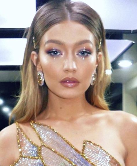 Patrick Ta, Versace Style, Celebrity Makeup Looks, Summer Makeup Looks, Celebrity Makeup, Makati, Prom Makeup, Summer Makeup, Gigi Hadid