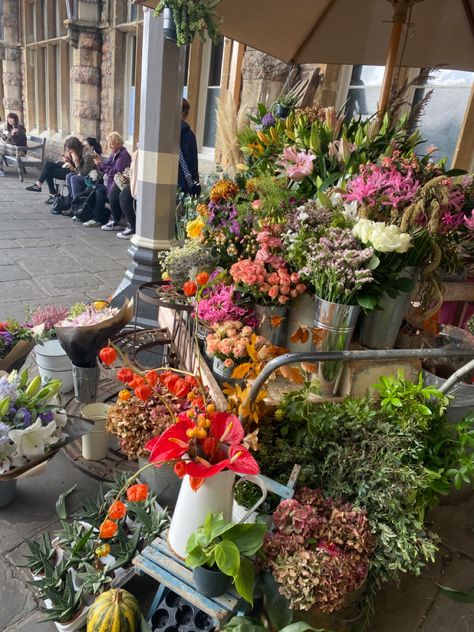 Floral florist flowers bouqet romance romantic bristol train station aesthetic spring summer england uk goals pretty beautiful colourful Bristol England Aesthetic, Bristol Aesthetic, Train Station Aesthetic, Uni Motivation, Station Aesthetic, England Aesthetic, Travel 2024, Places In England, Bristol England