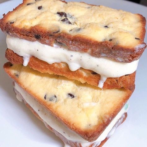 @nyceeeeeats on Instagram: “Currently drooling from this Keto chocolate chip ice cream sandwich made using @ketoqueenkreations1 sugar cookie mix #eaaats #nyceeeeeats…” Chocolate Chip Ice Cream Sandwich, Sandwich Day, Sugar Cookie Mix, Keto Chocolate Chips, Sugar Free Chocolate Chips, Chocolate Chip Ice Cream, Cream Sandwich, Free Keto Recipes, Baking Mixes