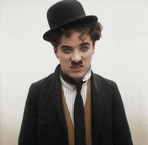 A rare Colour shot of Charlie Chaplin Charles Spencer Chaplin, Circus Characters, Charles Spencer, Photo Star, Silent Film Stars, I Love Cinema, Silent Movie, Charlie Chaplin, Chocolate Factory