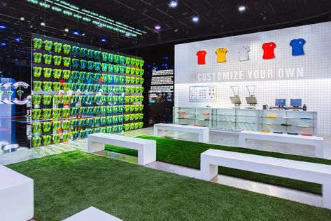 Customize Your Own Sports Pop Up Store, Golf Pop Up Store, Nike Showroom Interior, Nike Concept Store, Nike Retail Store Design, Sports Office, Football Displays, Fashion Store Design, Football Shop