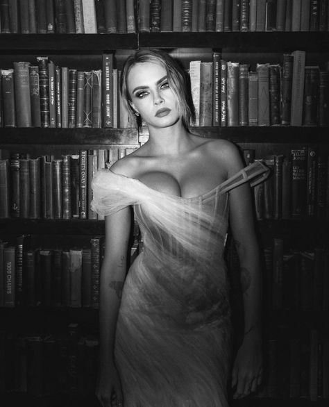 Cara Delevingne Photoshoot, Burberry Beauty, Poppy Delevingne, Vanity Fair Oscar Party, Cara Delevingne, Vanity Fair, Celebrity Crush, Beauty Women, Fashion Models