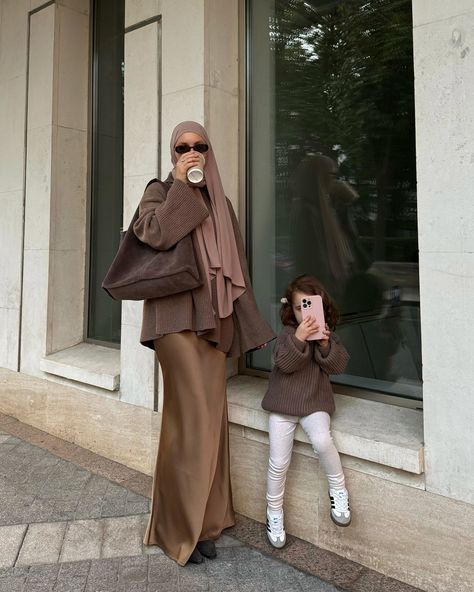 matching with my cutie pie🥧🤎🍂✨ autumn outfit, autumn vibe, mom&daughter outfit, modest fashion, hijab outfit, pinterest style Pregnant Corporate Outfit, Muslim Pregnancy Outfits, Hijab Trends Fashion Ideas, Hijabi Outfits Casual Winter, Pregnancy Ootd, Casual Outfits Hijab, Hijab Outfit Ideas, Islamic Modest Fashion, Modest Winter Outfits