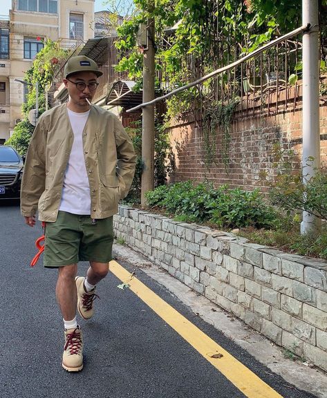 Tokyo Street Style Men Summer, Gorpcore Summer Men, Summer Japanese Outfits Men, Japanese Street Fashion Men Summer, Japanese Summer Outfits Men, Japanese City Boy Fashion, Dickies Shorts Outfit, Japan Summer Outfit Street Style, Japan Streetwear Men