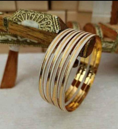 Rodium Bangles Gold, Daily Use Gold Bangles Indian, Branded Bracelets, Stylish Bangles, Plain Bangles, Plain Gold Bangles, Gold Jewelry Prom, Delicate Gold Bracelet, Gold Bangles Indian